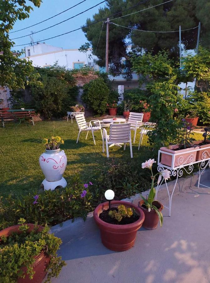Finikas Rooms Agia Marina  Exterior photo