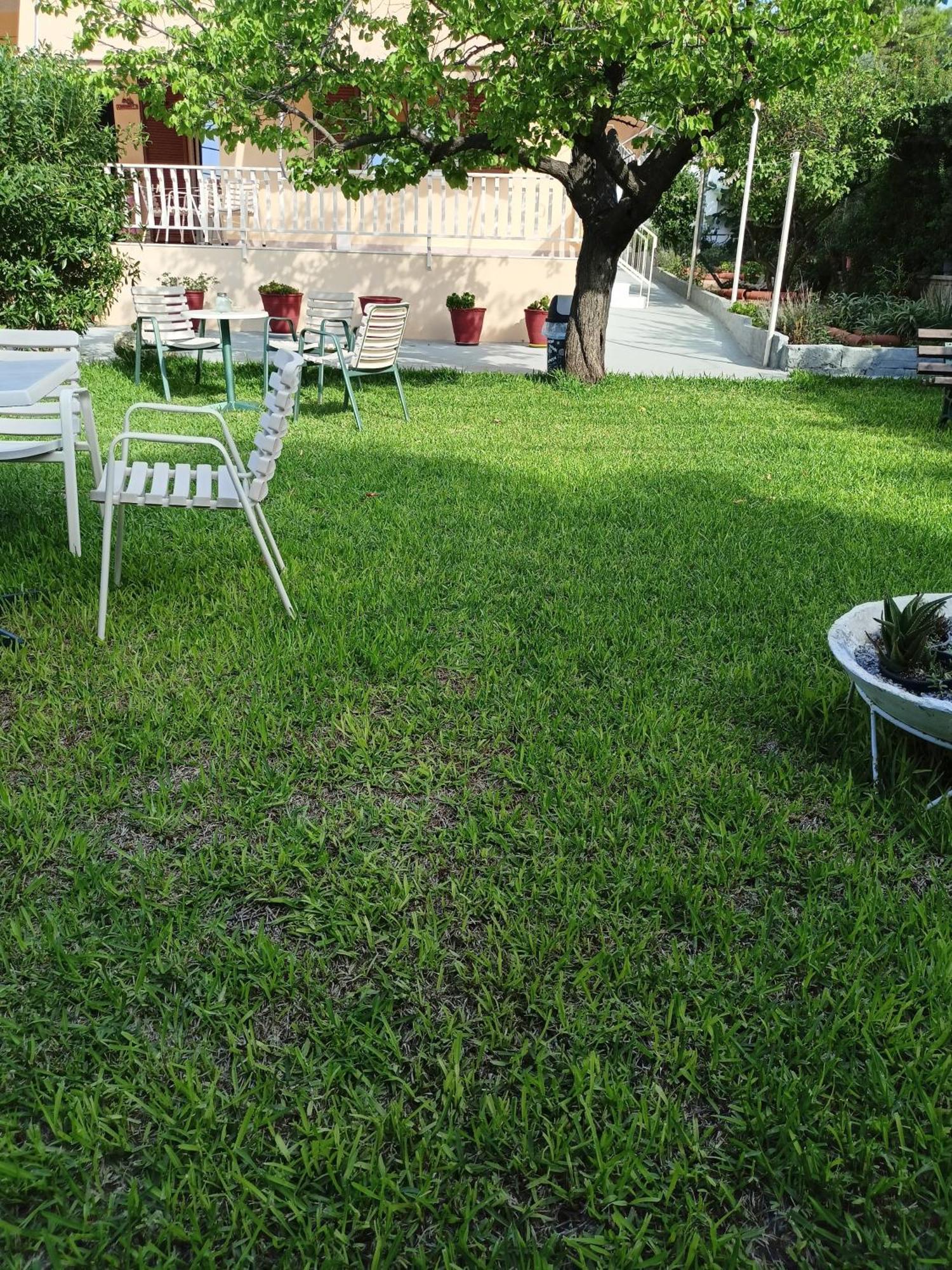 Finikas Rooms Agia Marina  Exterior photo