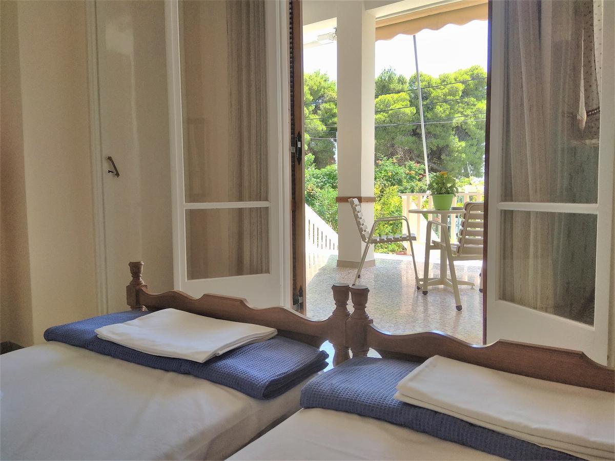 Finikas Rooms Agia Marina  Exterior photo
