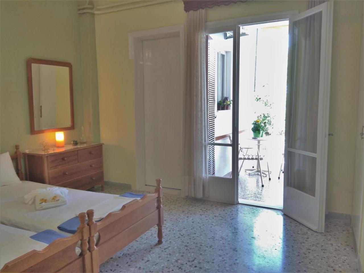 Finikas Rooms Agia Marina  Exterior photo