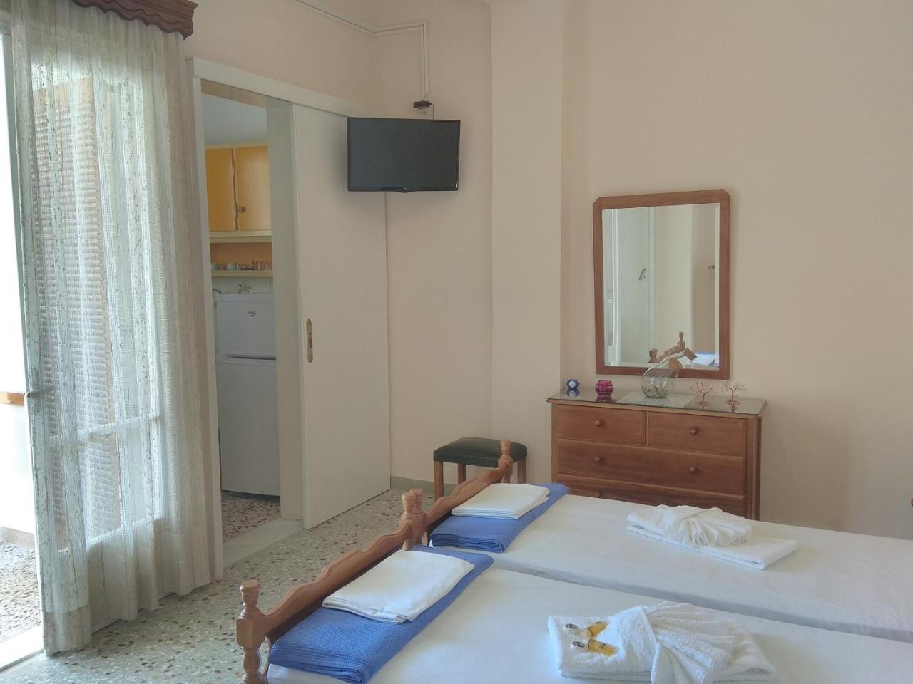 Finikas Rooms Agia Marina  Exterior photo