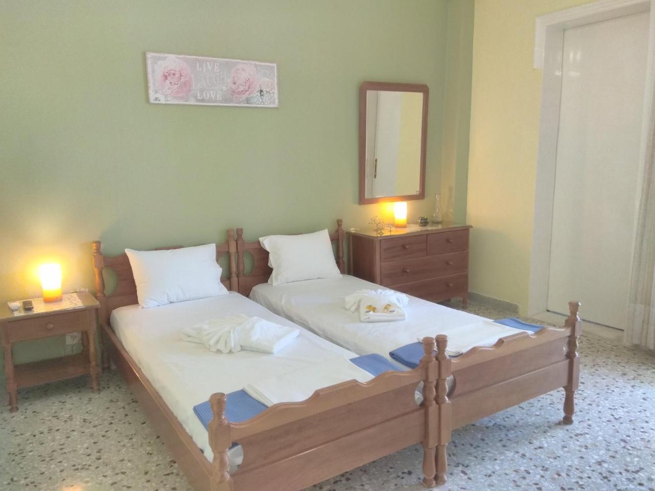 Finikas Rooms Agia Marina  Exterior photo