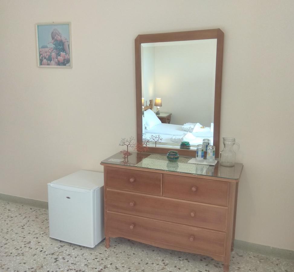 Finikas Rooms Agia Marina  Exterior photo
